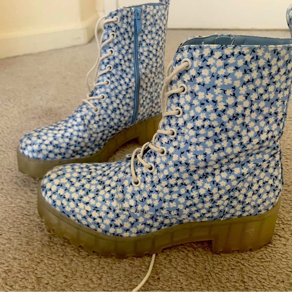 Dirty Laundry Womens Mazzy Combat Boot